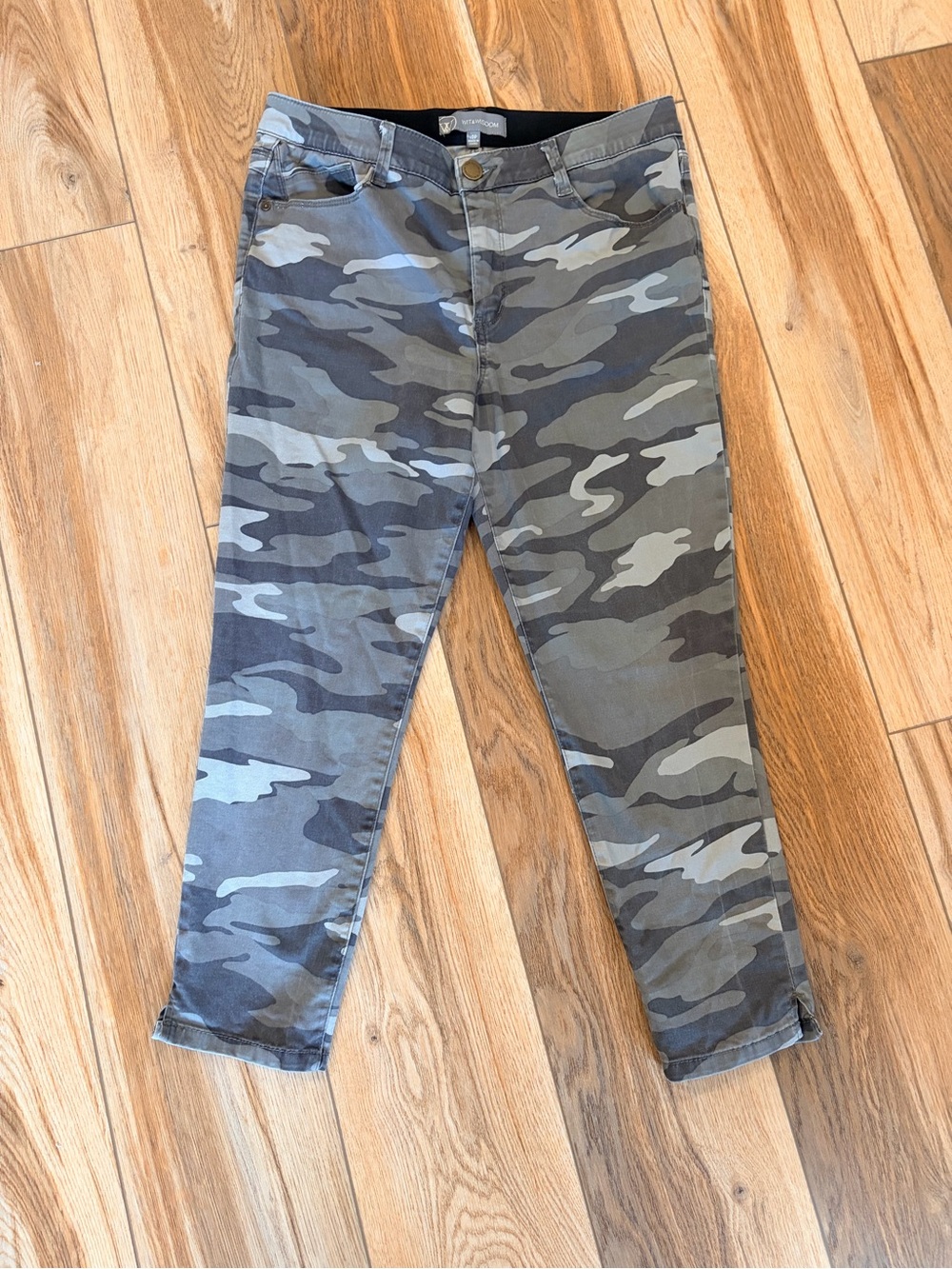 Camo Print Slim Capri Pants